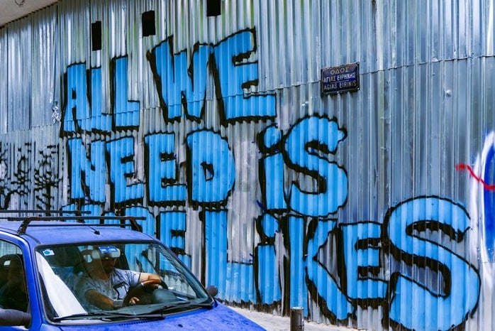 Street art critiquing social media