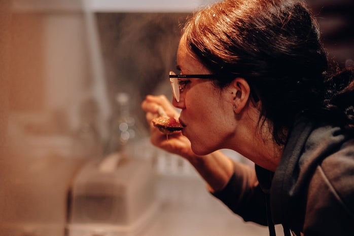 woman eating on cooking pan 1587830?width=698&height=466&fit=crop&auto=webp