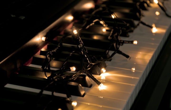 piano with lights
