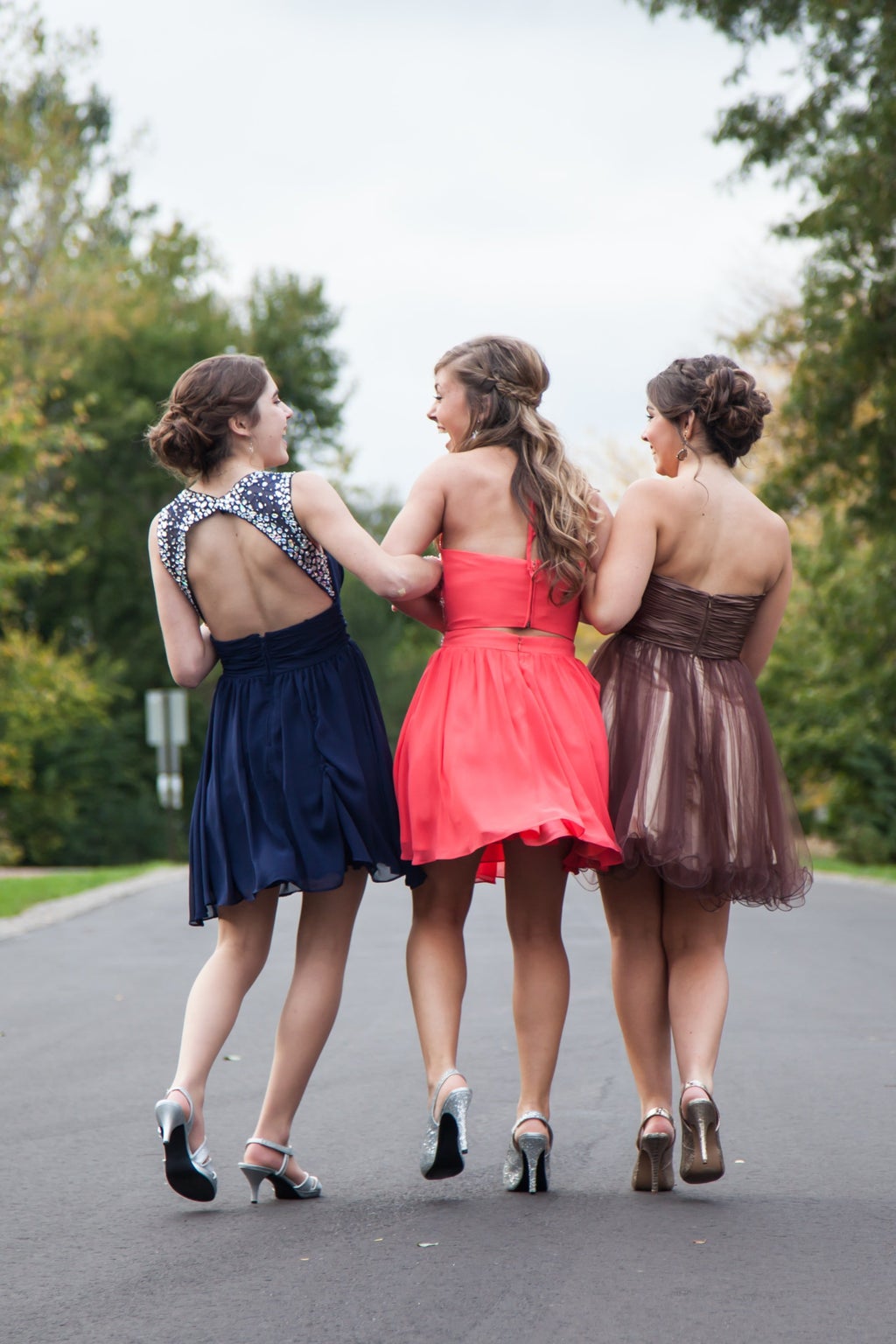girls going to prom