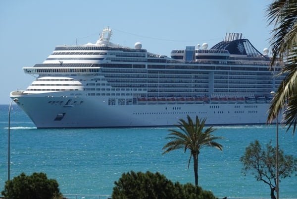 cruise ship sbjpg by Photo by Reinhard Schulze on Unsplash?width=698&height=466&fit=crop&auto=webp