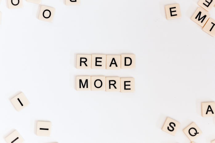 Scrabble tiles that say 'read more'