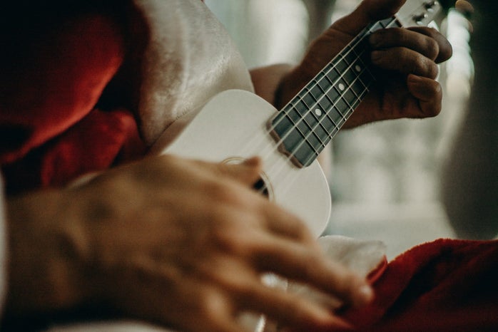 person playing a ukulele 3154257jpg?width=698&height=466&fit=crop&auto=webp