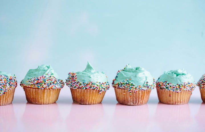 teal icing birthday cupcakes?width=719&height=464&fit=crop&auto=webp