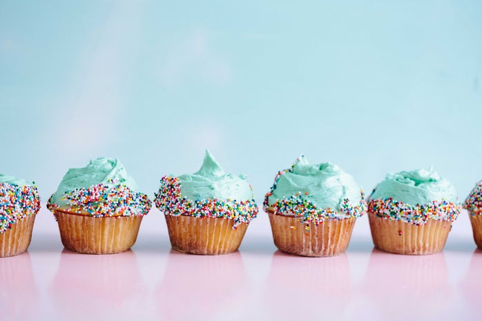 teal icing birthday cupcakes?width=698&height=466&fit=crop&auto=webp