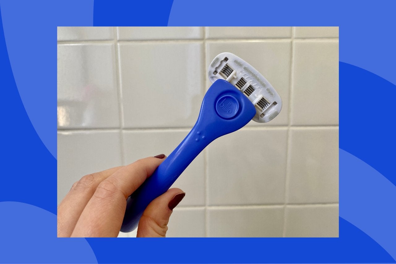 razor in shower?width=1024&height=1024&fit=cover&auto=webp