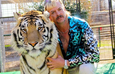 joe exotic hugging tiger
