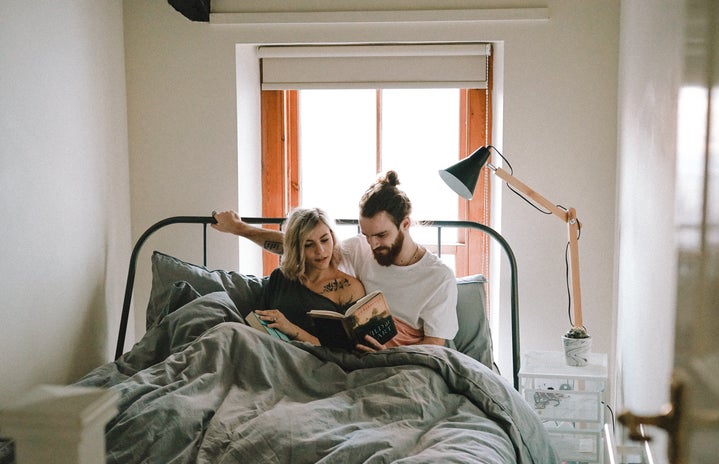 man and woman reading in bed?width=719&height=464&fit=crop&auto=webp