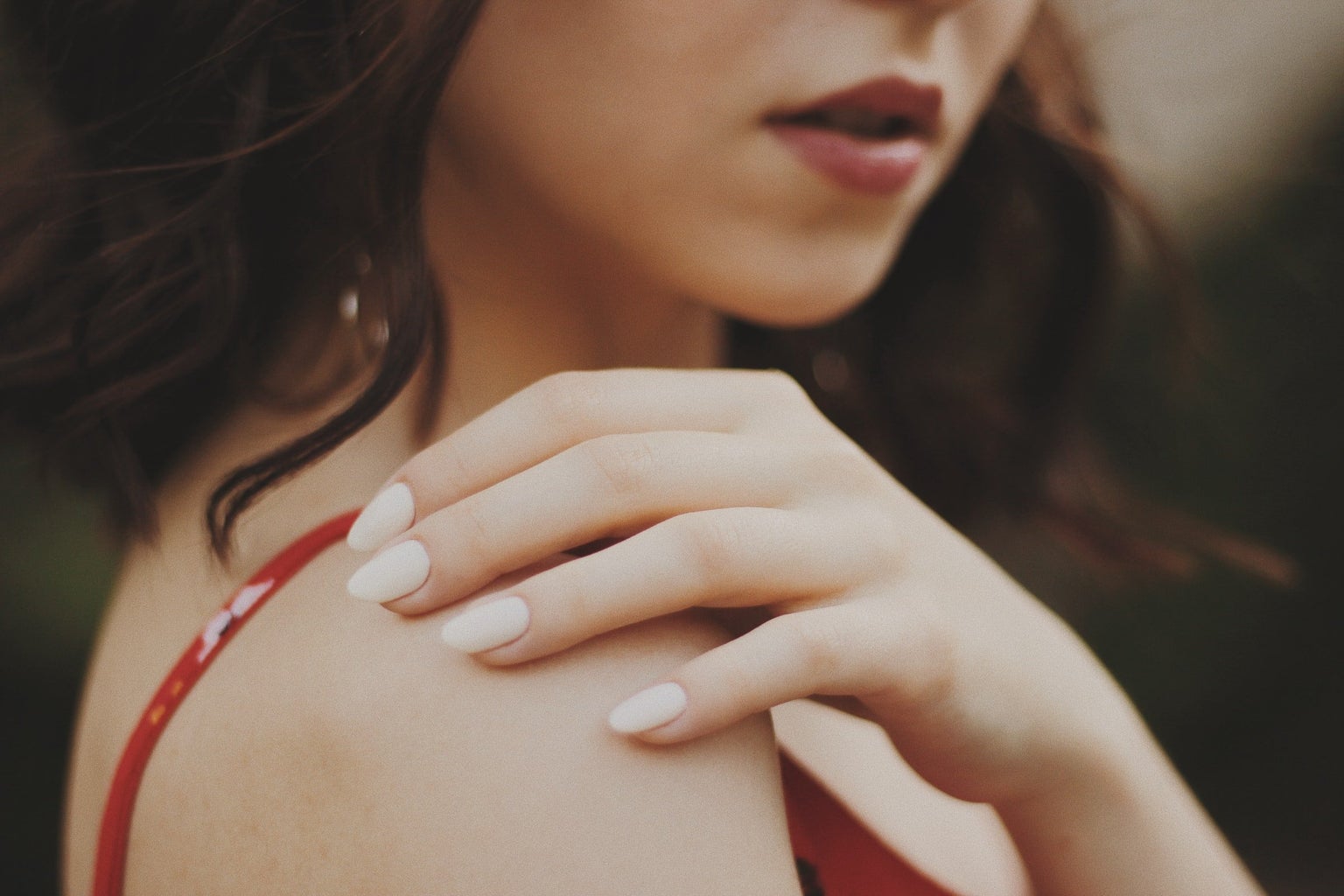 White nails hand on shoulder