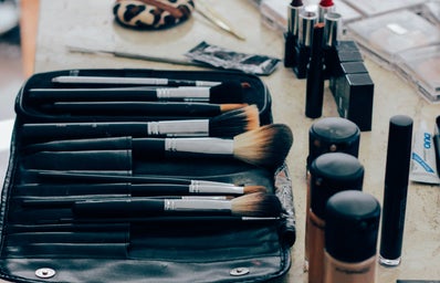 black makeup brush set