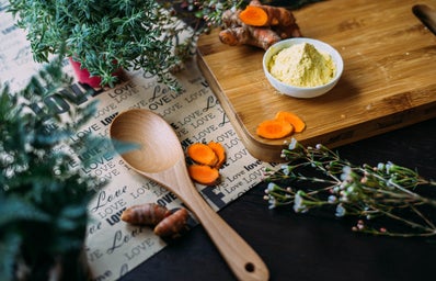 wooden ladle and chopping board with ginger during daytime