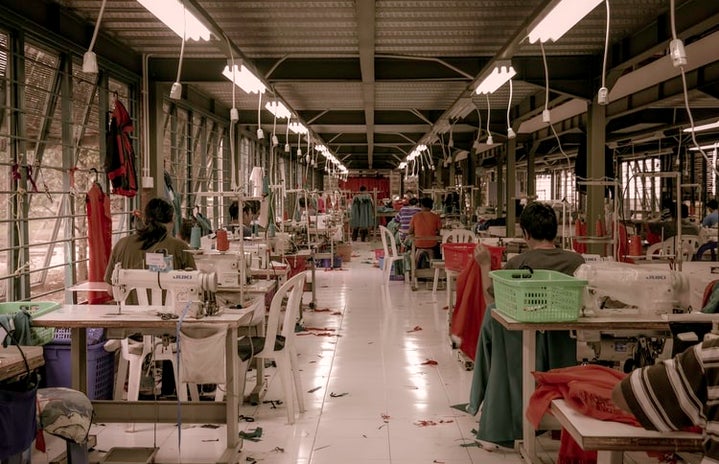 workers in factory displaying the working conditions in the fast fashion industry