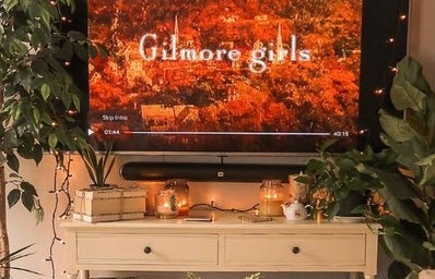 Watching gilmore girls during fall