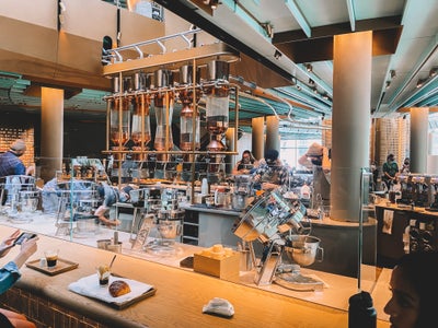 coffee bar at starbucks reserve roastery chicago