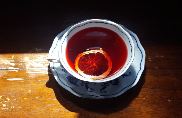 hibiscus tea with lemon slice by Tea Creative Soo Chung on Unsplash?width=719&height=464&fit=crop&auto=webp