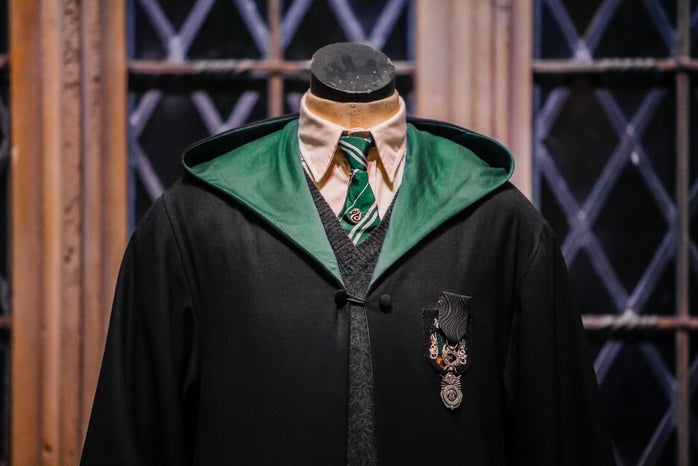 Slytherin harry potter robe with tie by Unsplash?width=698&height=466&fit=crop&auto=webp
