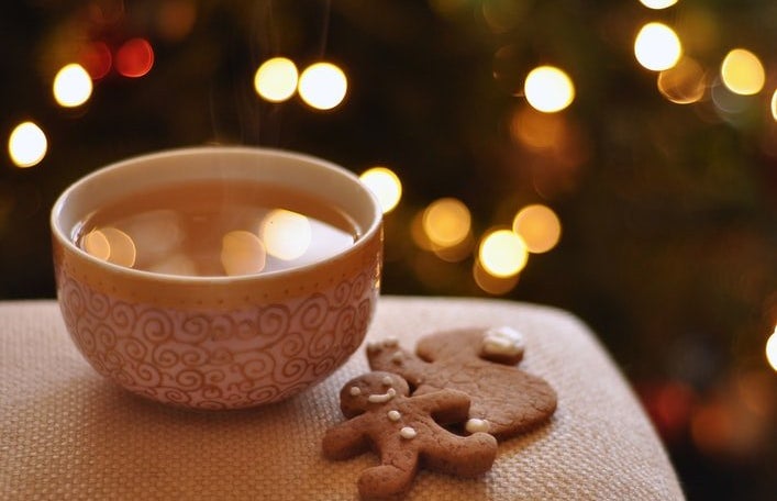 hot cocoa and gingerbread cookies