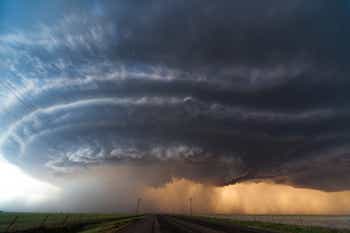 Tornado supercell in the American plains