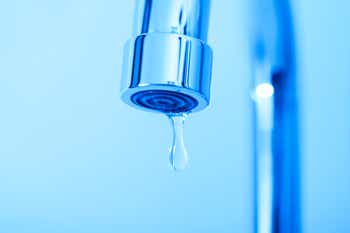 Metal faucet with water drop, in blue tones