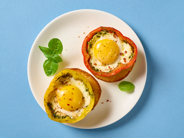 Pesto Eggs in Veggie Rings | Hy-Vee