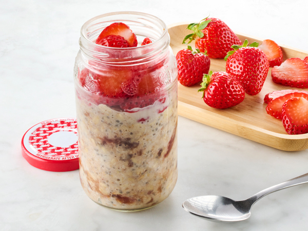 Jelly Jar Overnight Oats  |  Hy-Vee