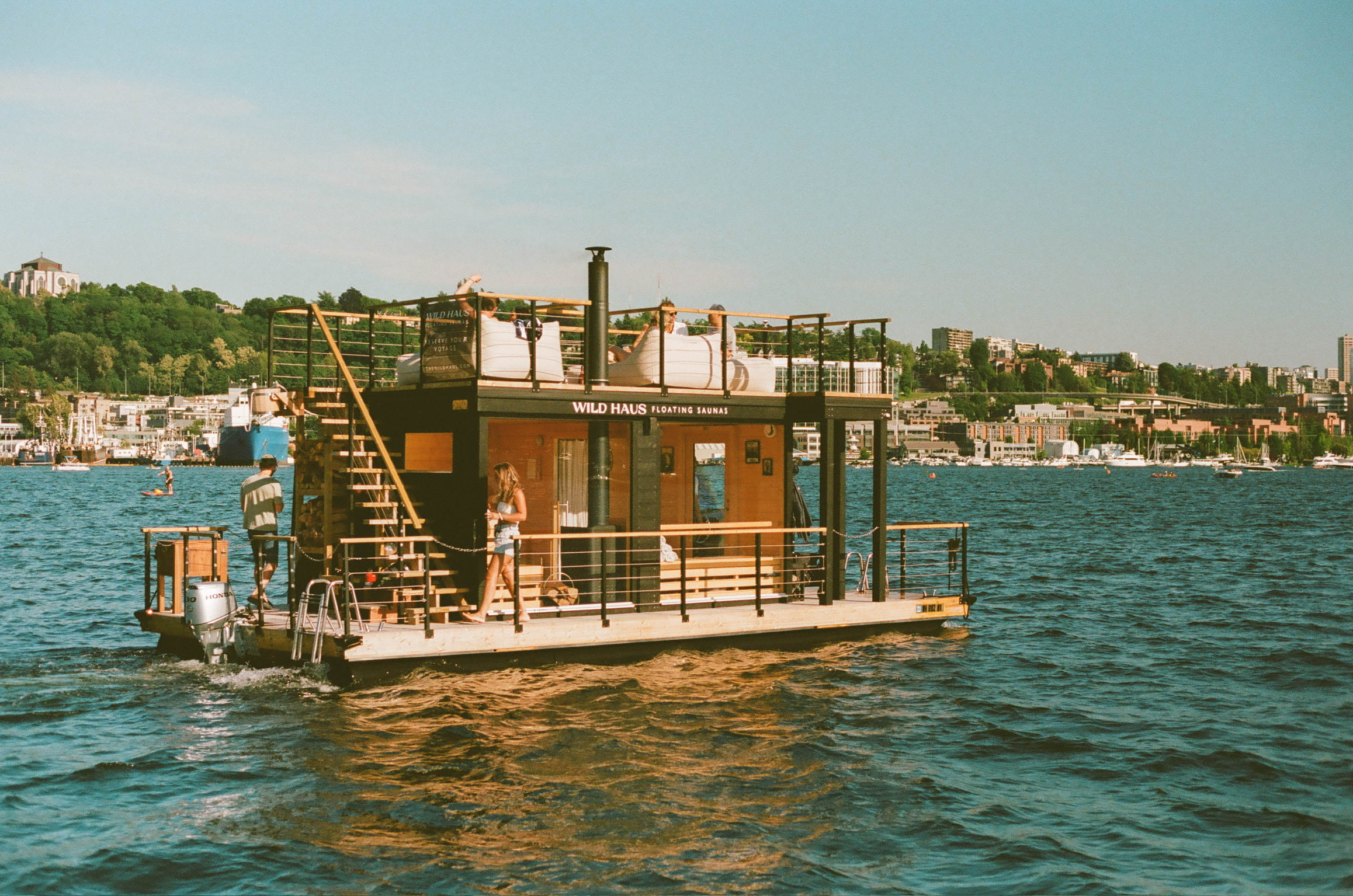Floating sauna 