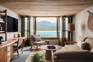 Ocean View Studio Suite - Living Area