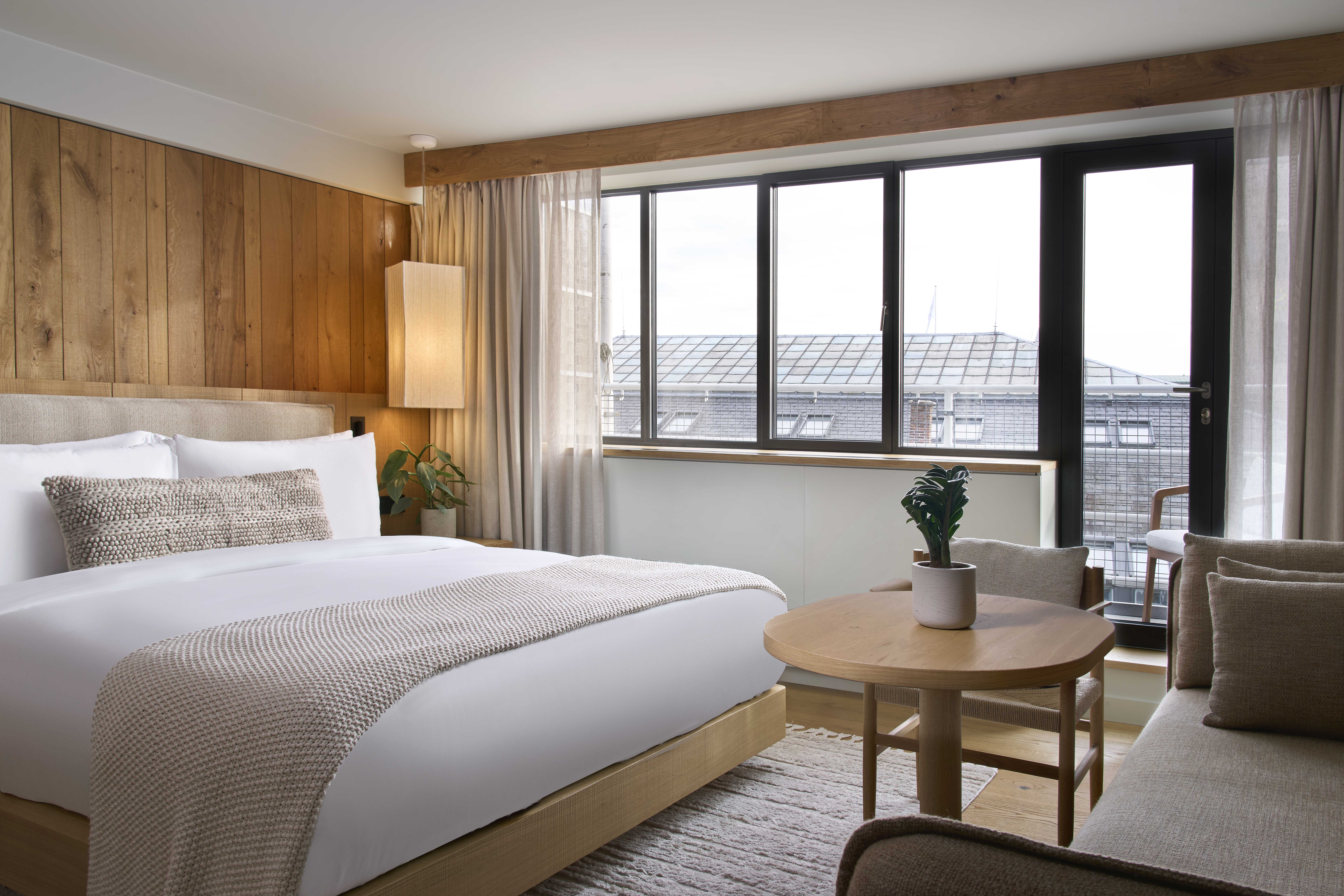 Skyline King Balcony