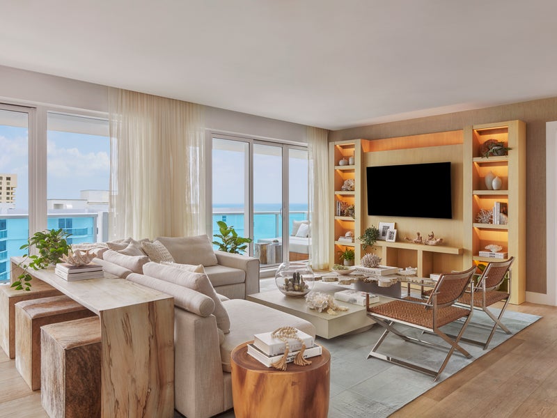 Ocean View 3 Bedroom Penthouse Balcony-Living