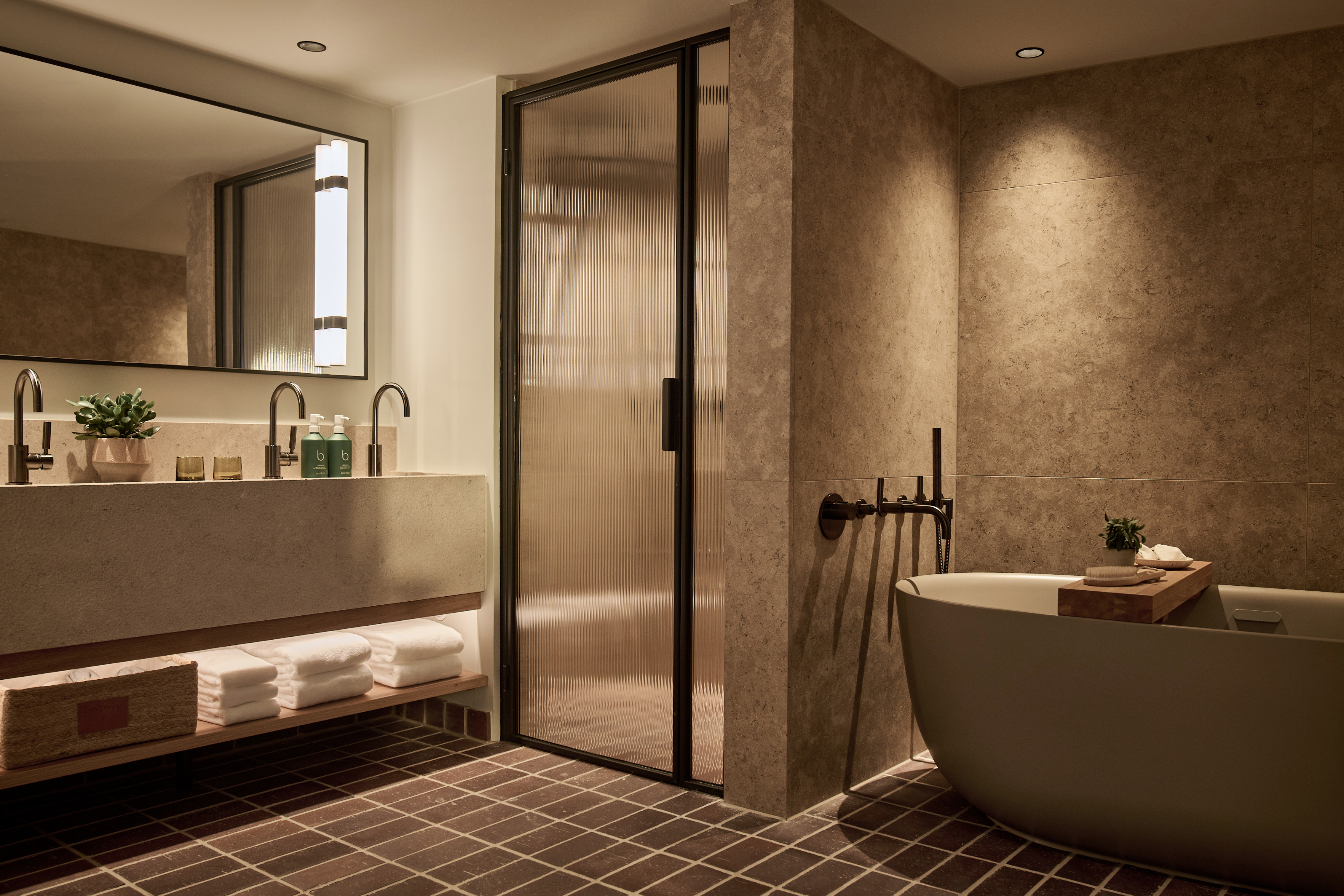 Studio Suite Two Queens