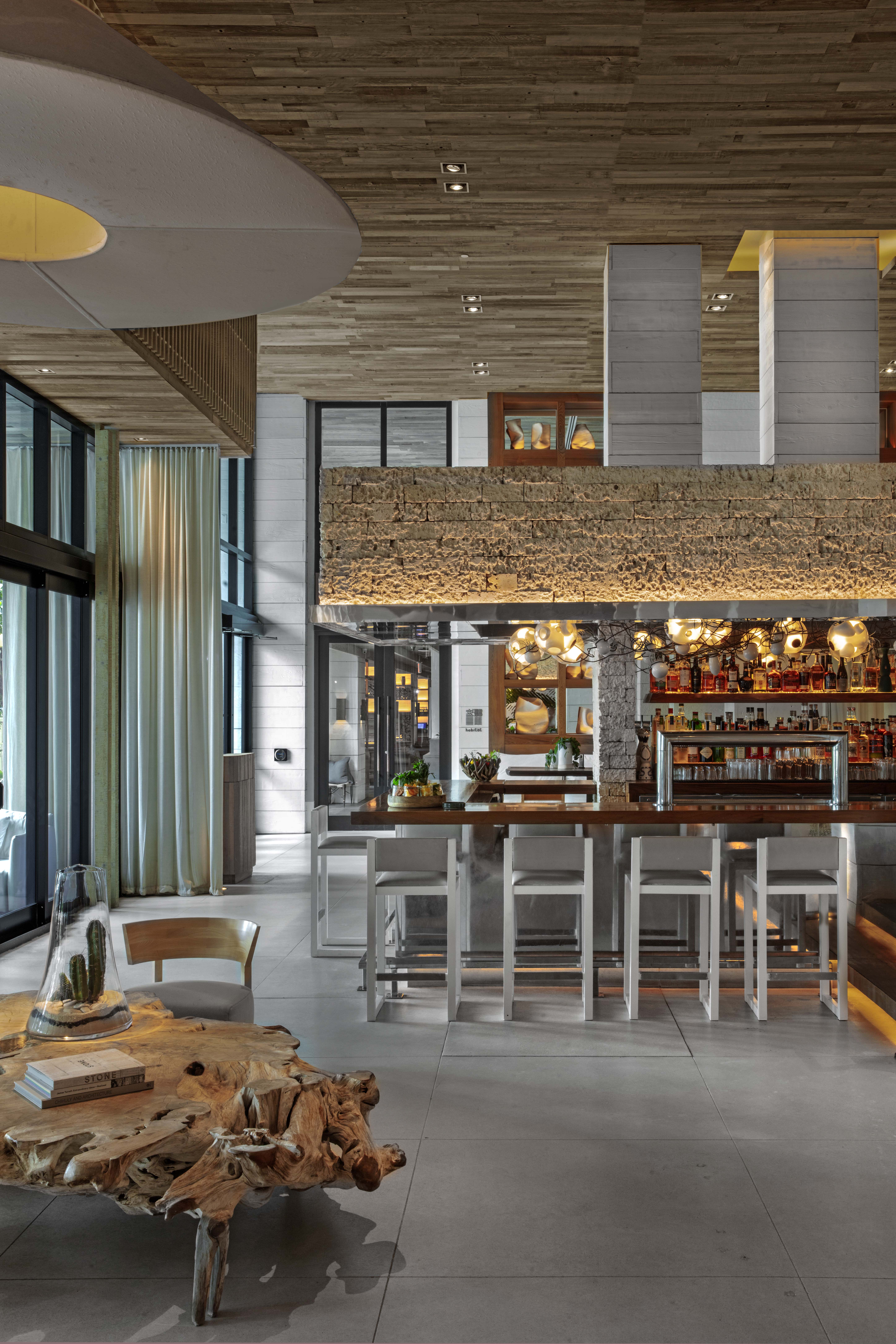 A bar a 1 South Beach