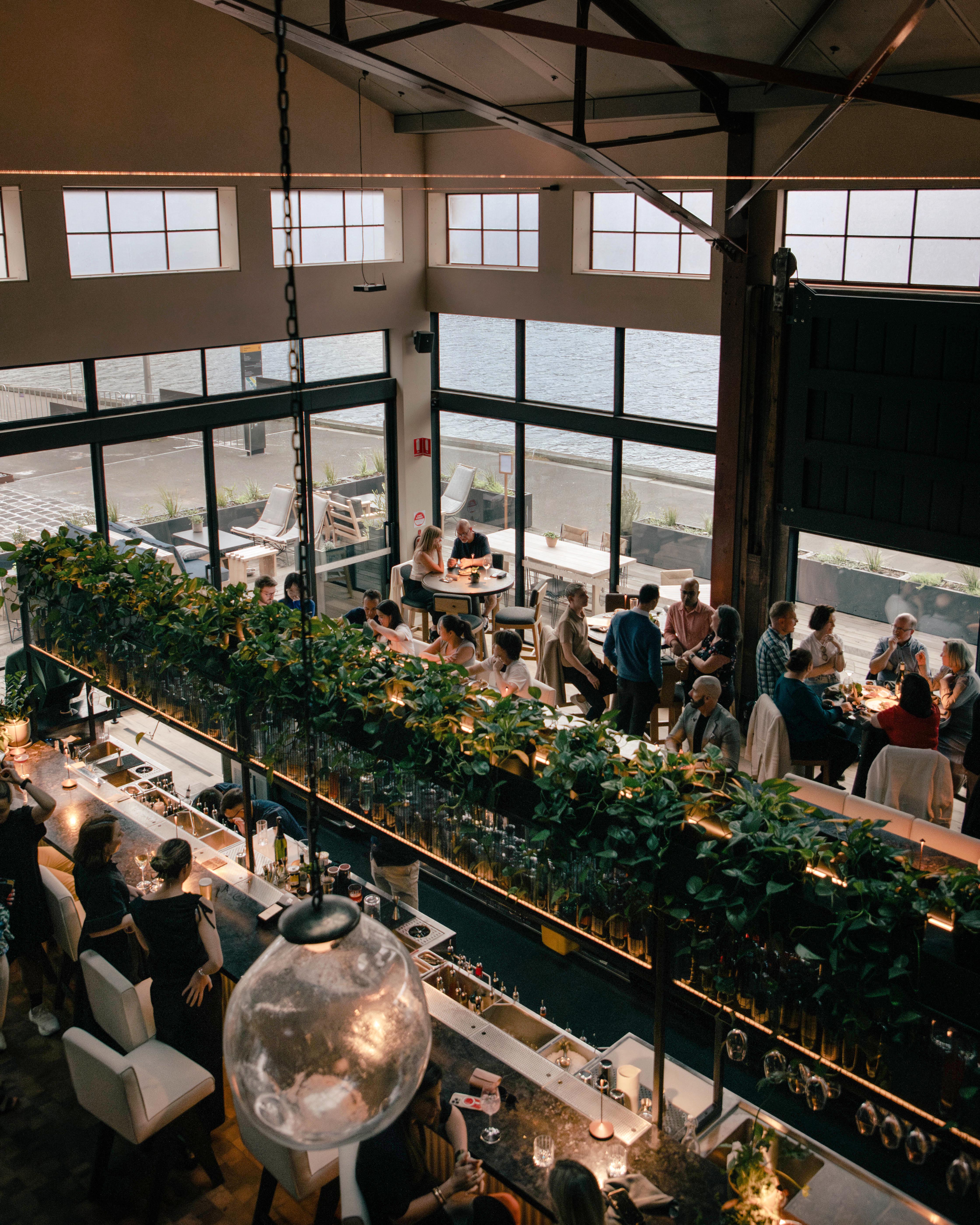 クレーン・バー＆ラウンジ