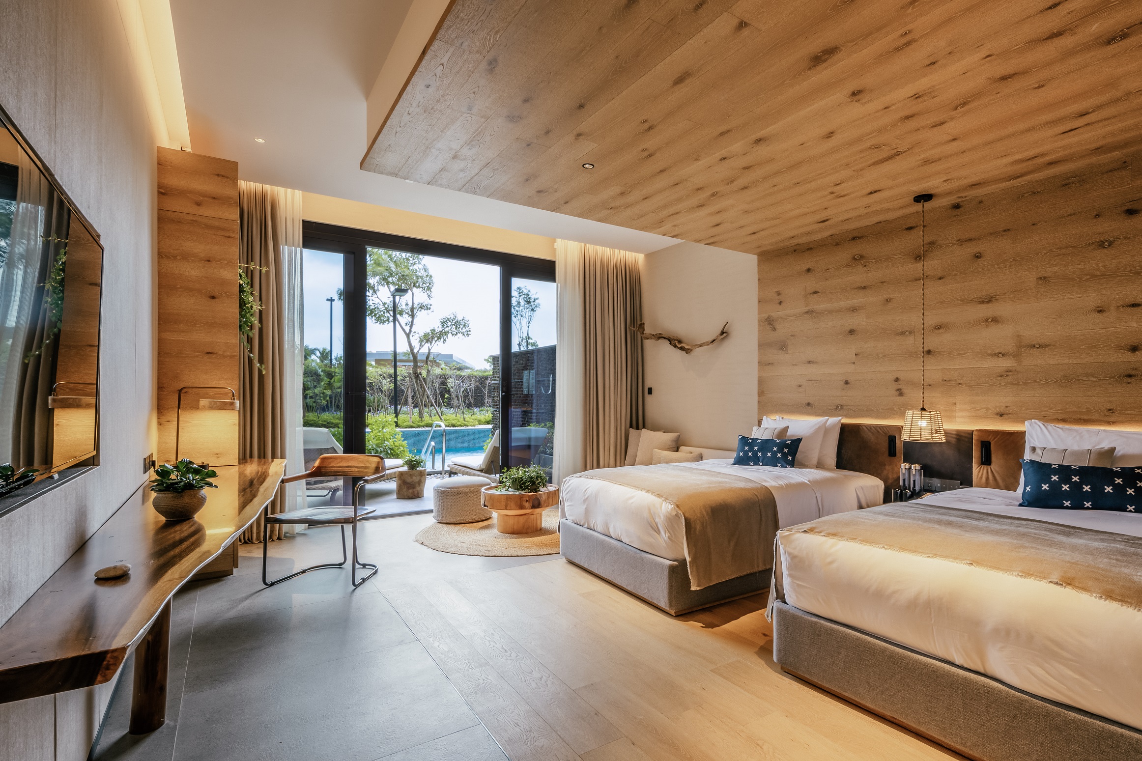 Two beds in a hotel room at 1 Hotel Haitang Bay