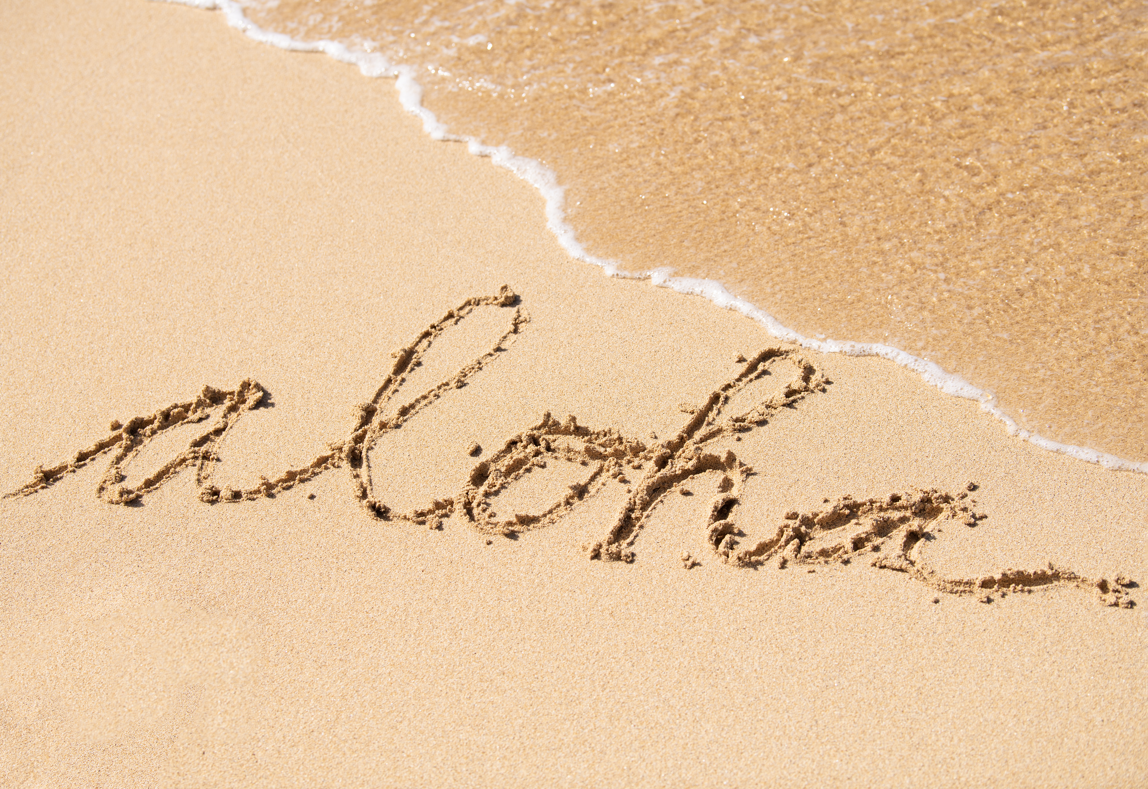 모래에 쓴 "알로하"