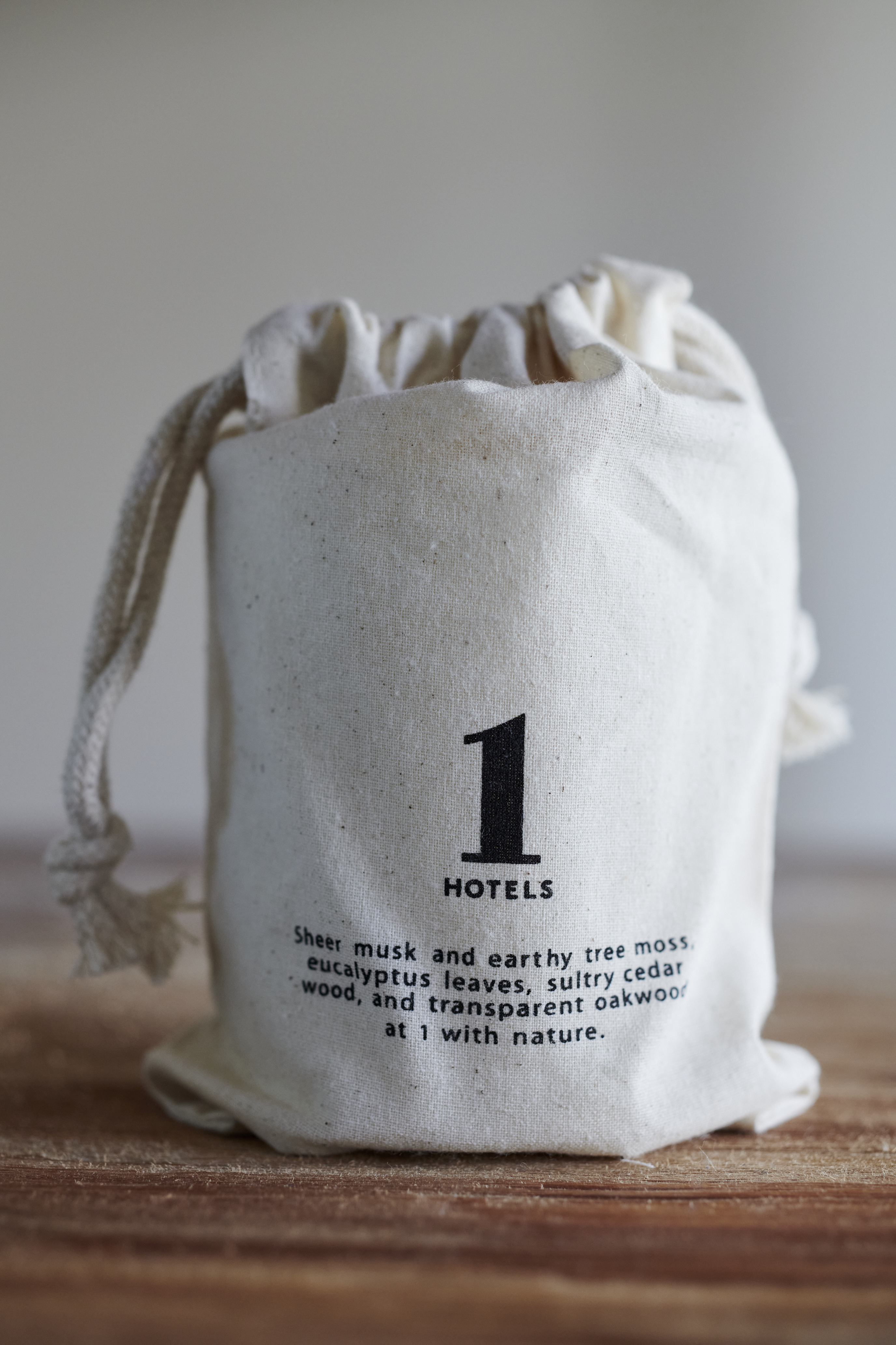 Drawstring bag with 1 Hotels logo