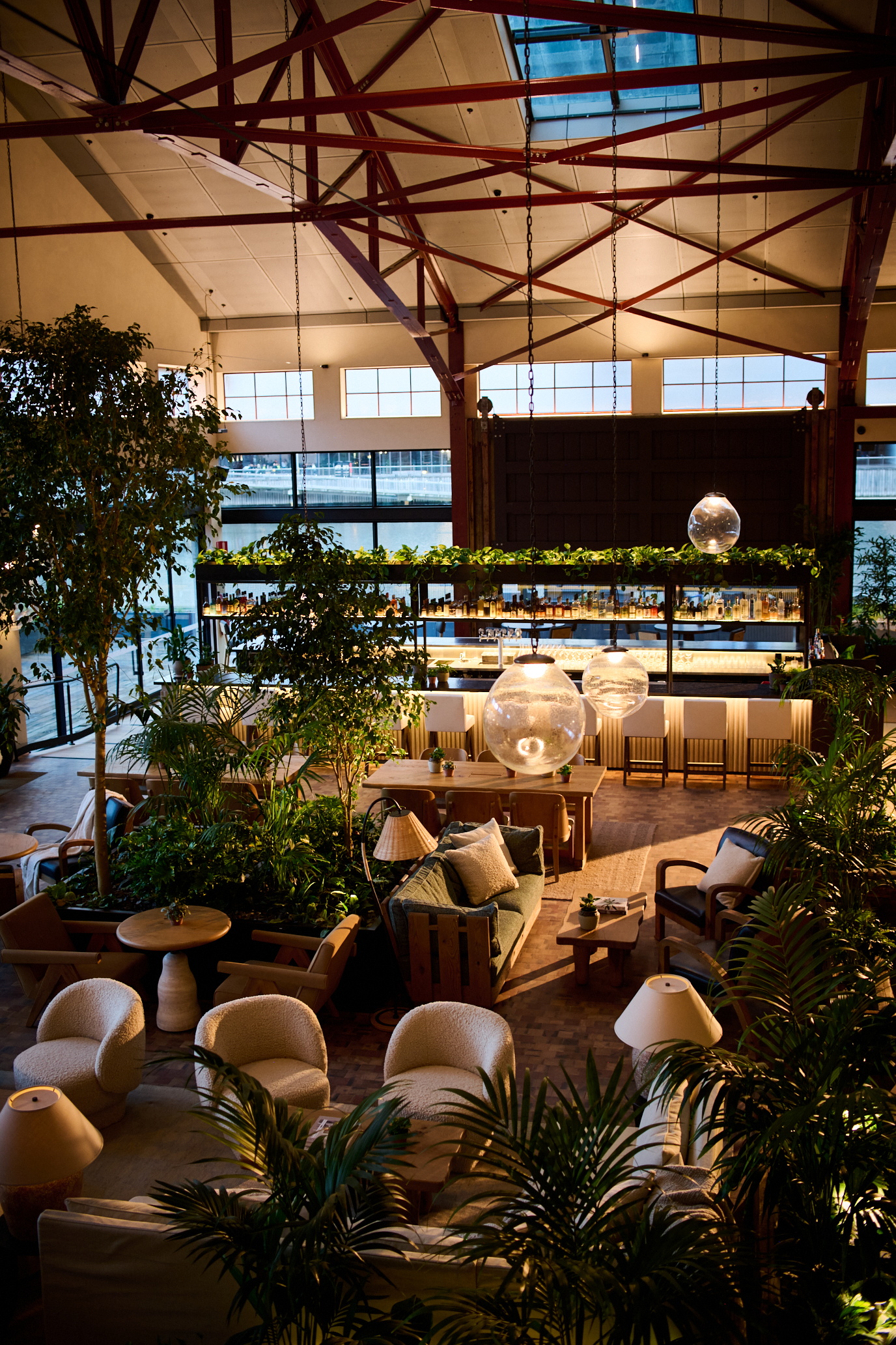 クレーン・バー＆ラウンジ