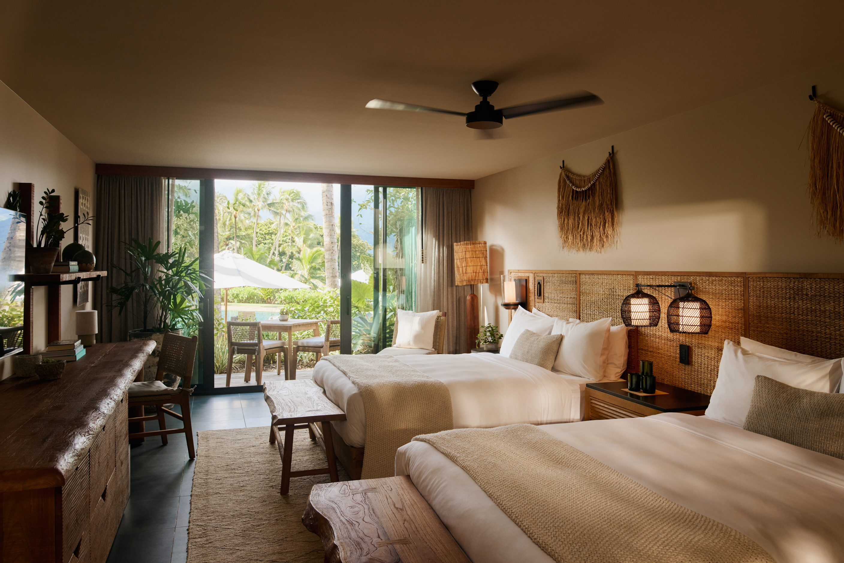 2 Queen Poolside Terrace