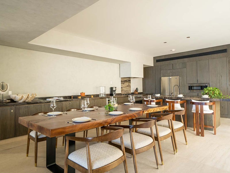 A set dining table