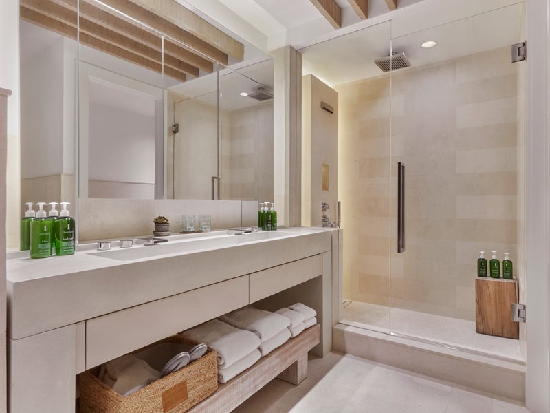 Ocean View 3 Bedroom Penthouse Balcony-Bathroom