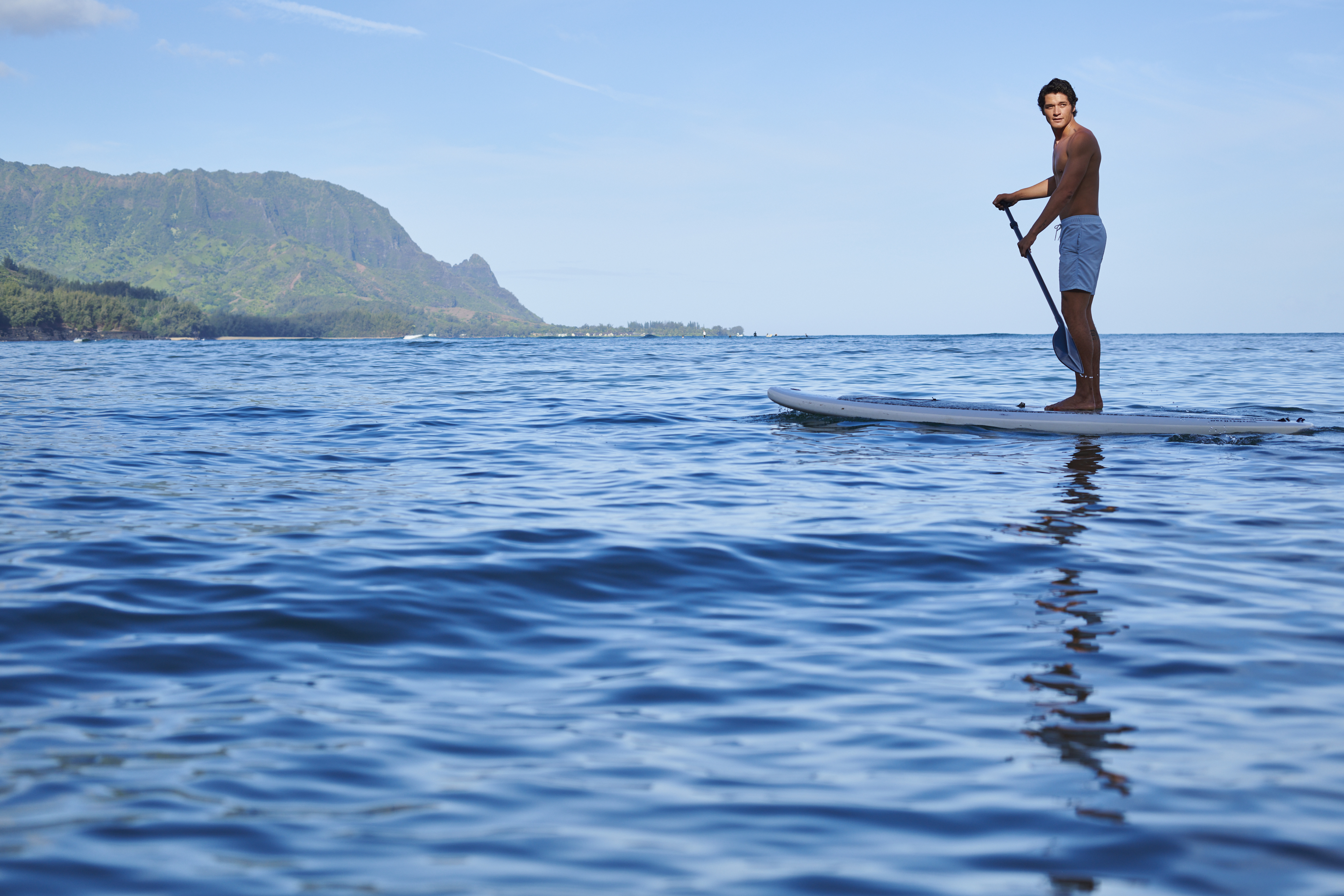 man stand up paddling