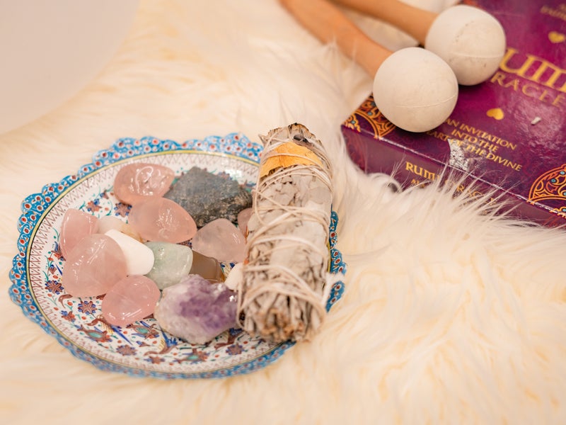 A plate with rock crystals