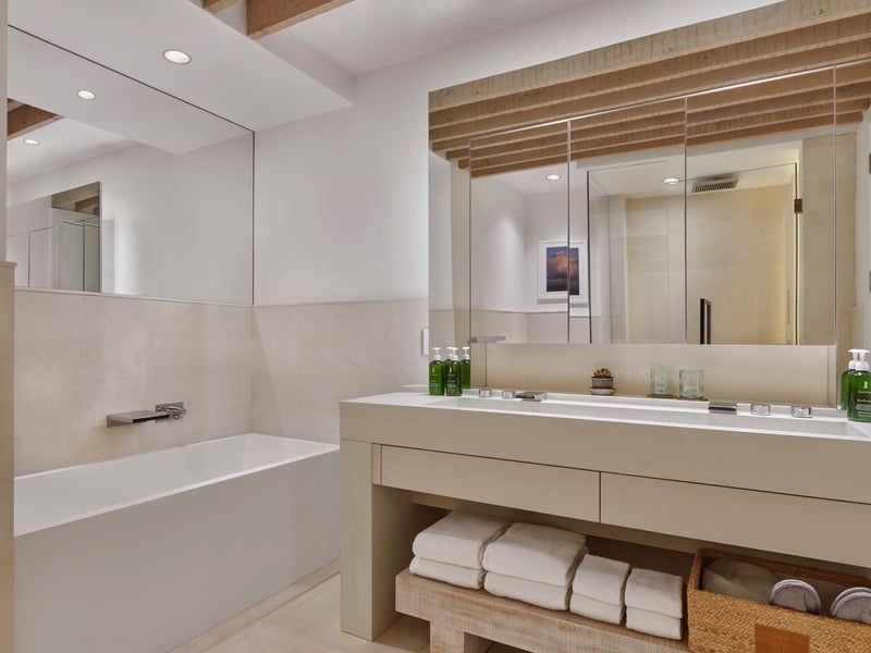 Ocean View 3 Bedroom Penthouse Balcony-Bathroom