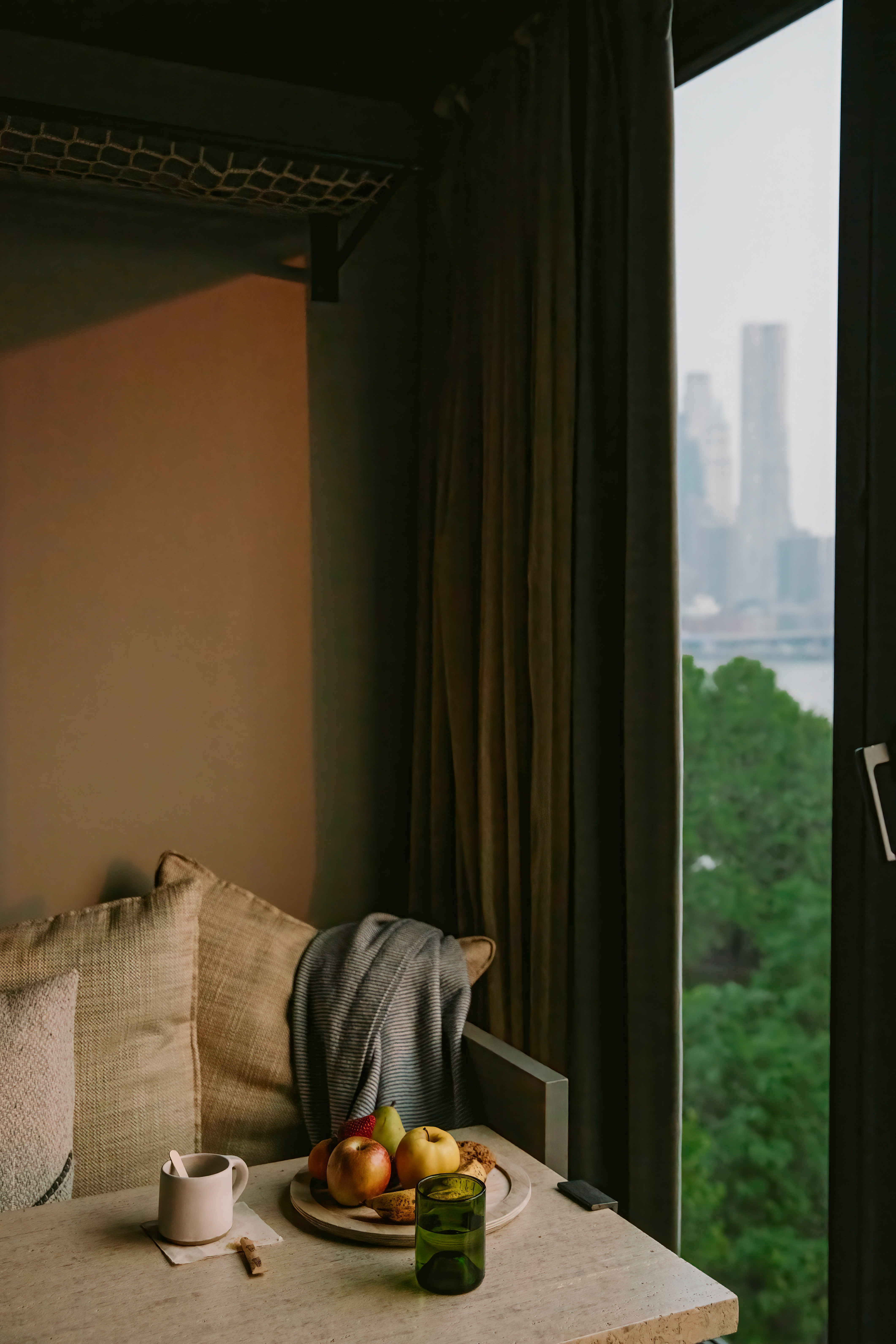 seating area and fruit bowl 