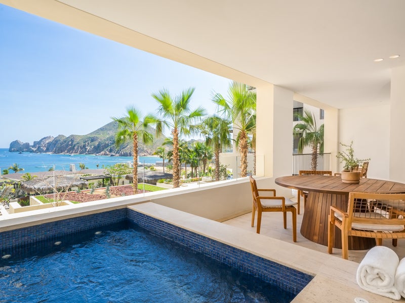 Suite with a view of the ocean