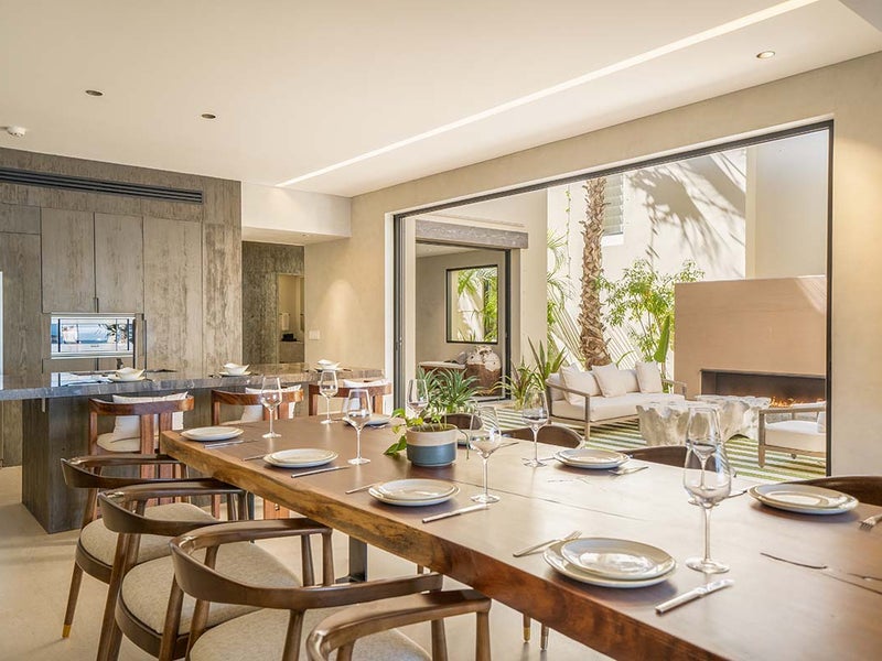 A set dining table