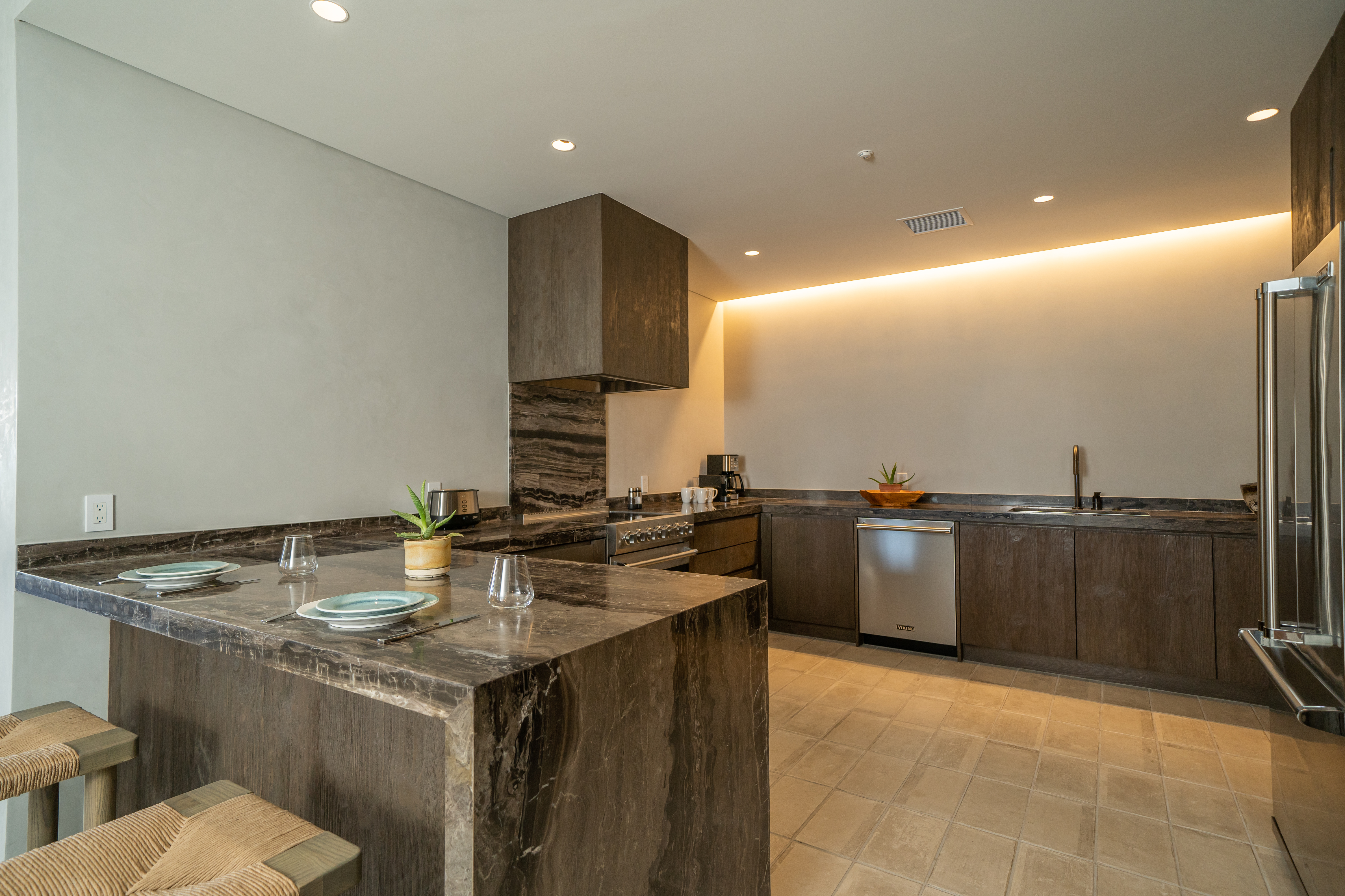 Brown marbled kitchen with island