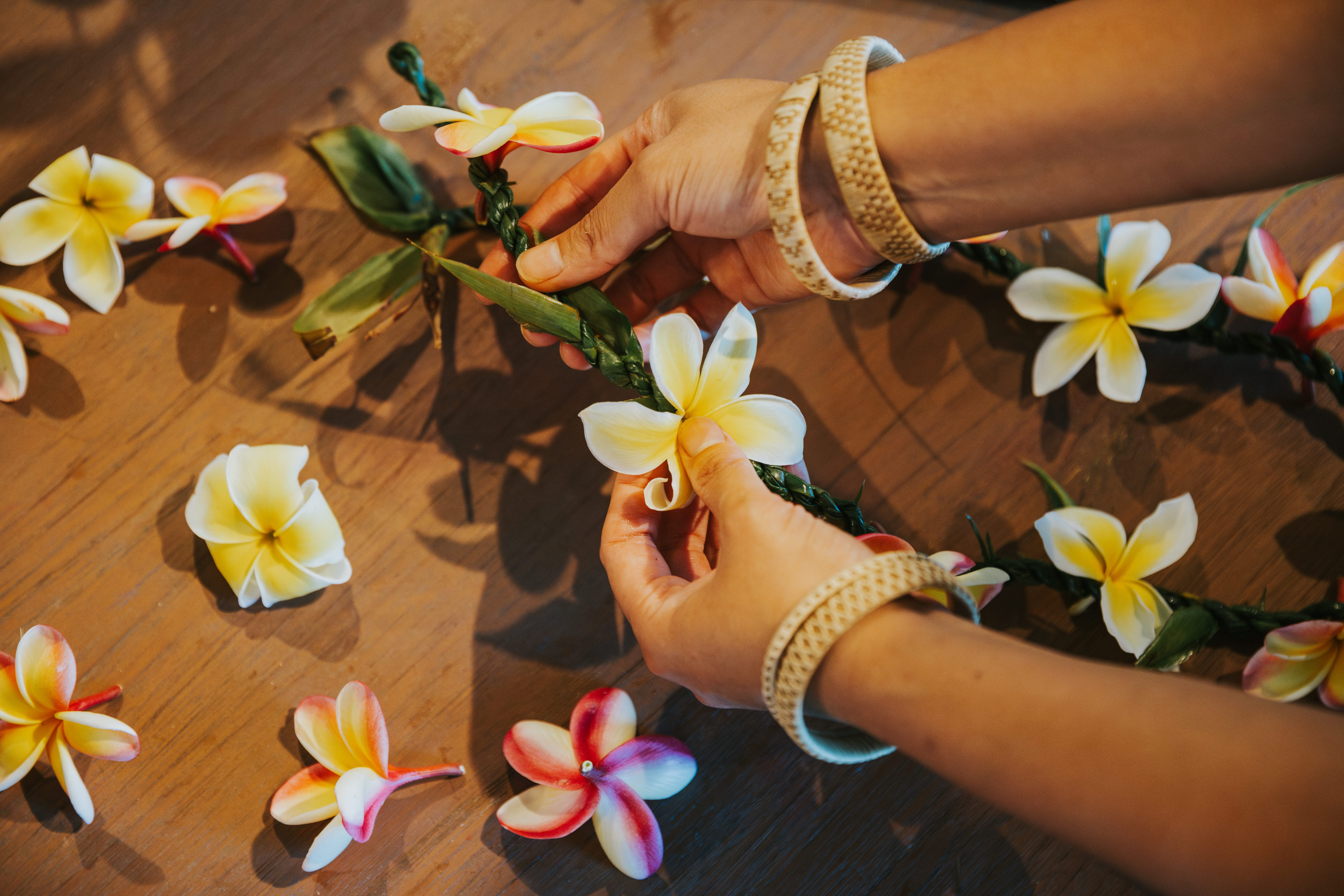 Fabrication d'un lei en feuille de ti