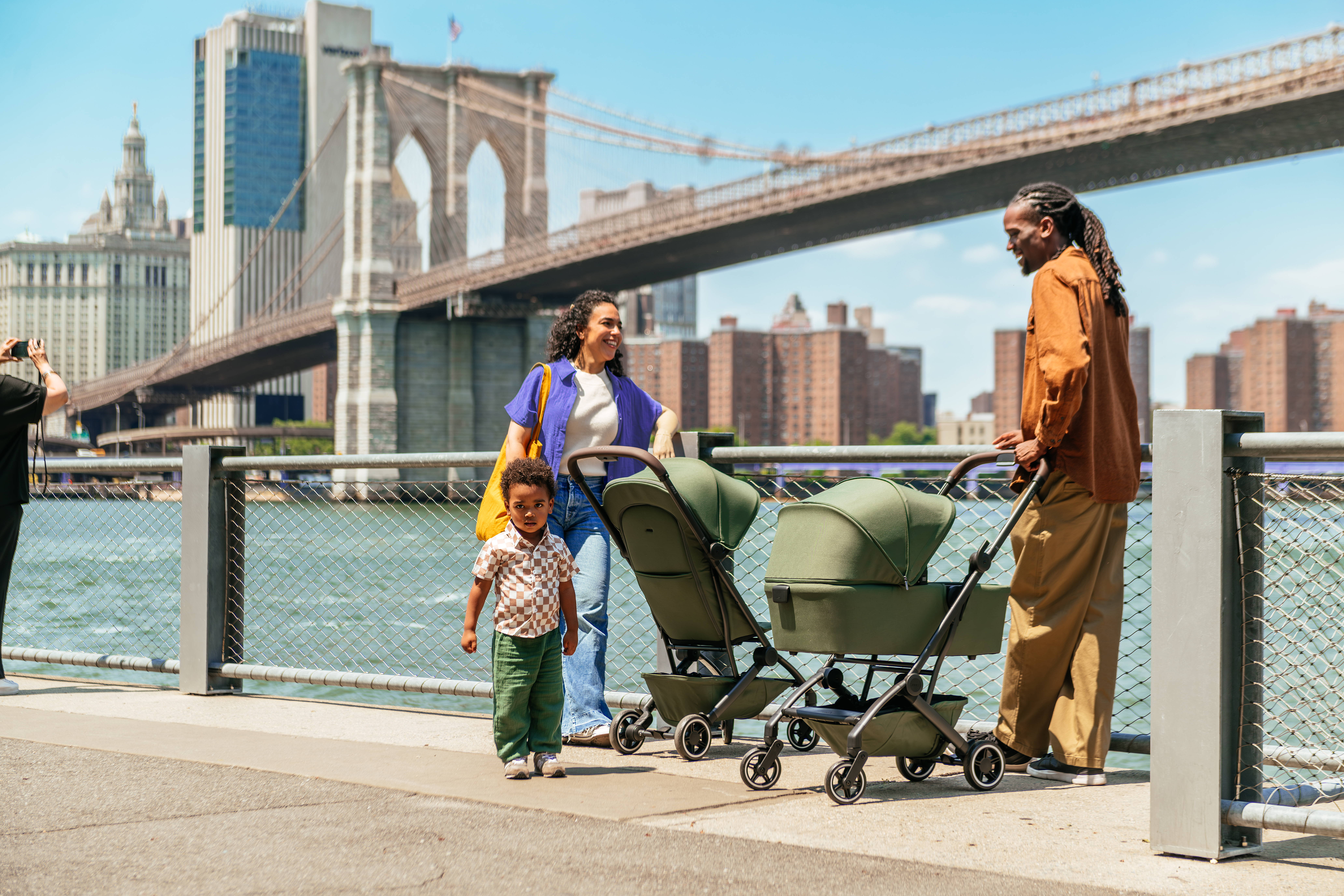 Joolz stroller in front of Brooklyn Bridge