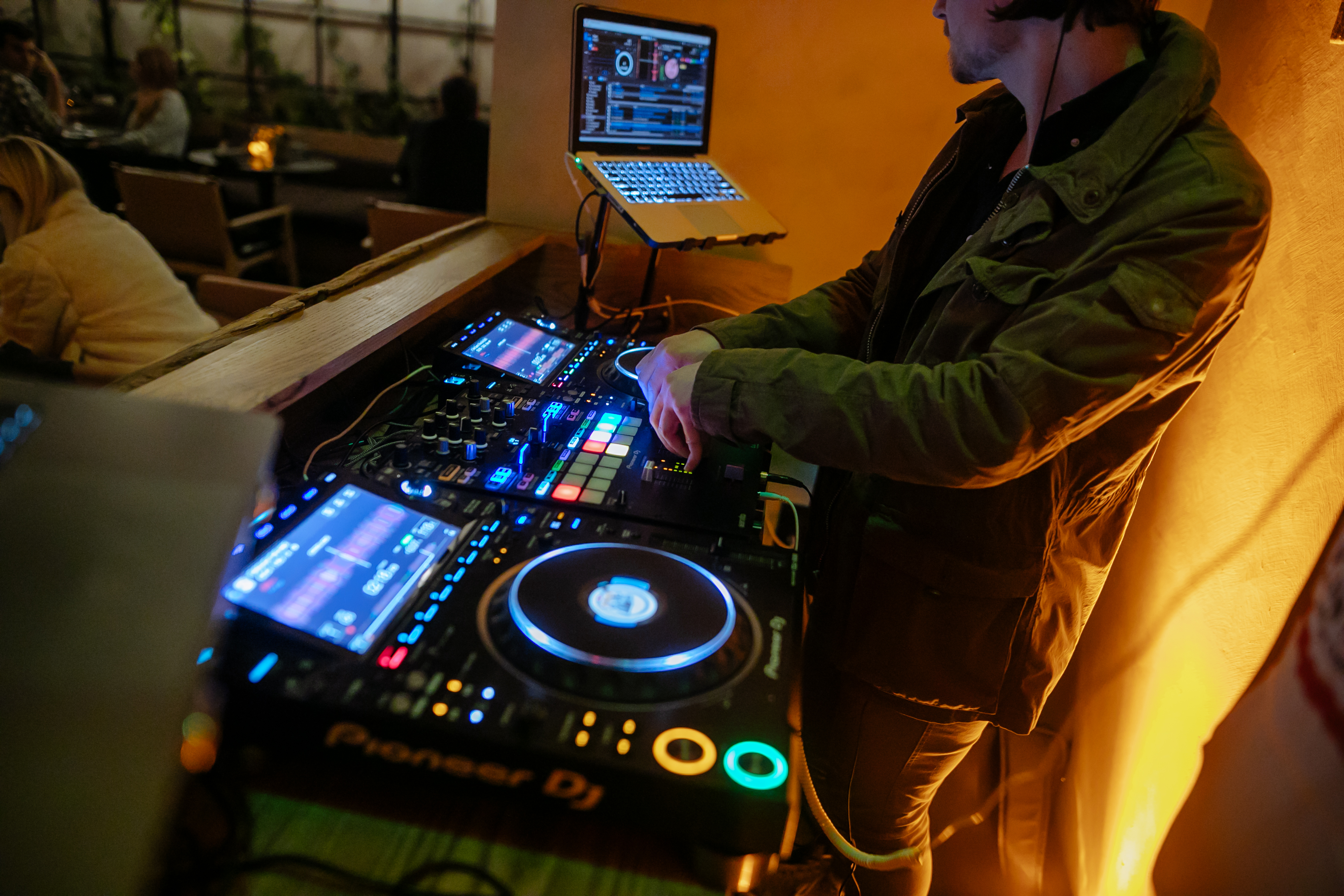 DJ、DJ、サウンドボード、イベント