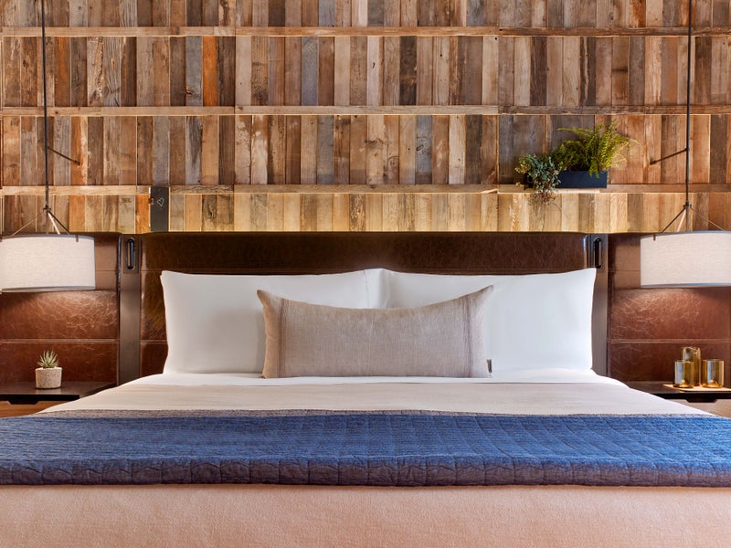 Guest Room King Bed
